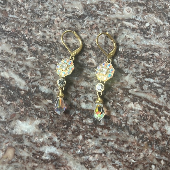 Elegant Iridescent Givenche Earrings - Picture 1 of 2